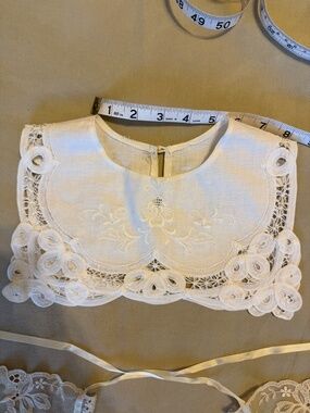 Girls lace collar